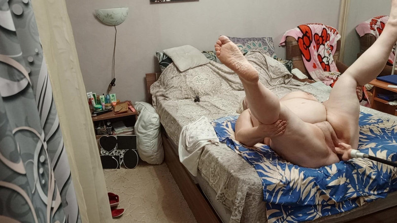 Zona901: Sexuální stroj šuká šťavnatou kundičku macechy