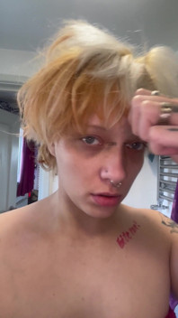 Tour de la bouche sans maquillage, uvule, tonsils, contrôle
