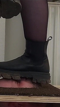 Tu Cara Debería Estar Debajo De Mis Botas Y Calcetines