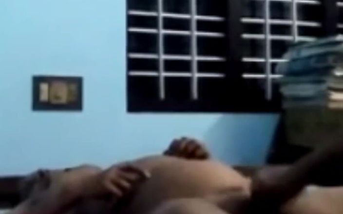 Indian Sex Life: Indiana da vila esfregando buceta e fodendo até gozar