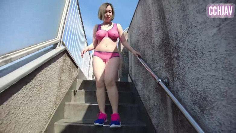 Chubby Curvy Hentai JAV: En målad skönhet med frodiga kurvor retar staden med varje...