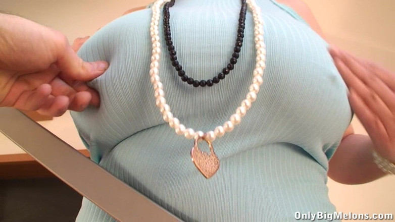 Only Big Melons: Memerah Puting Yang Sempurna Ini