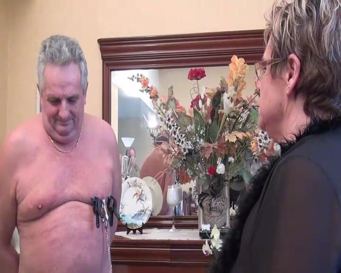 BDSM and co: La Abuela Dominante Enfrenta a Estas Pequeñas Putas
