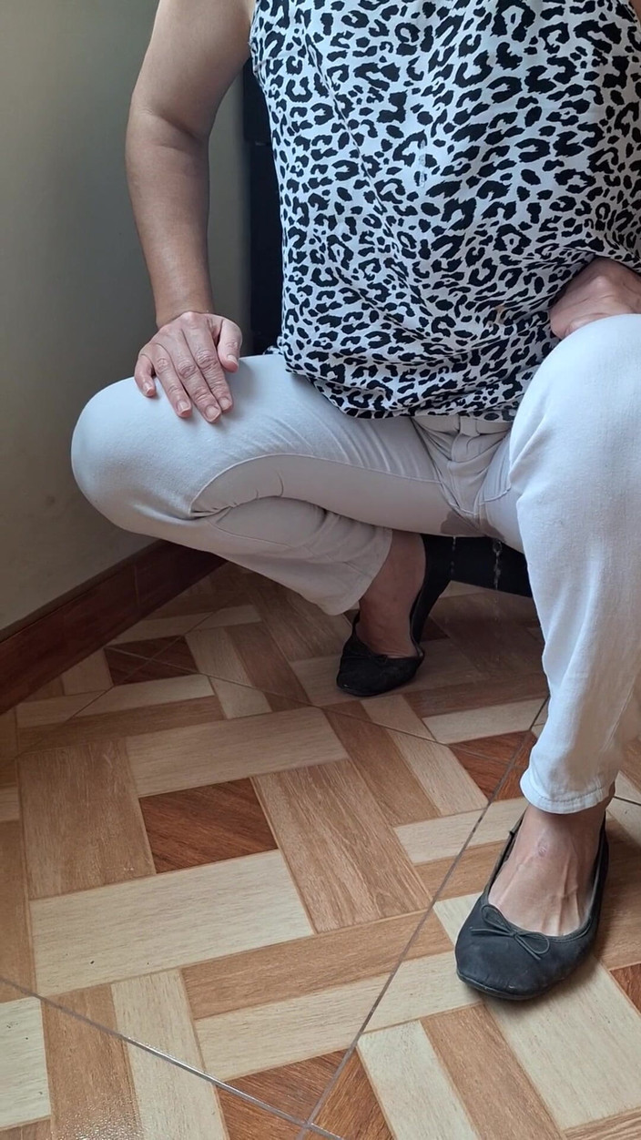 Agnes Swallow: İşeyen kız