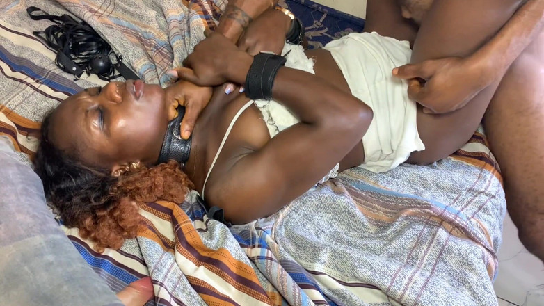 Ebony-forever69: Spreizte Ihre Muschi Weit, Damit Hardcore-missionarsstellung Sie Mehrmals Squirtet