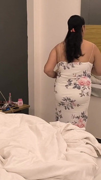 Desi holka Puja baby se ráno sprchuje