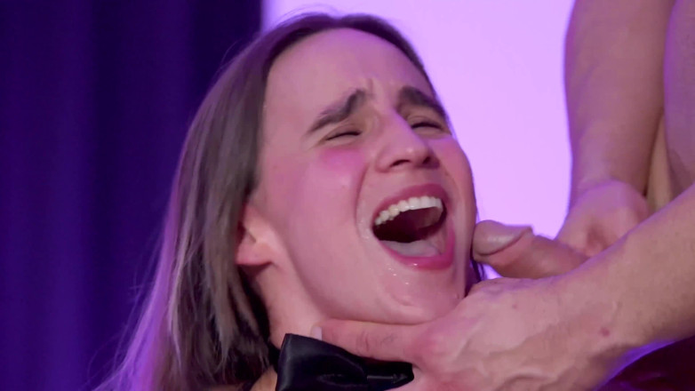 Jet sex prod: Chica belga se acuesta con 2 chicos