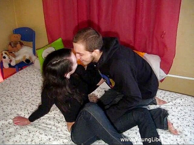 Young Libertines: Animada com seu primeiro sexo