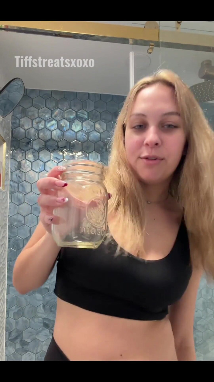 Tiffstreatsxoxo: Umplerea unui borcan Mason cu pișat galben închis!! Hopa nevoie de...