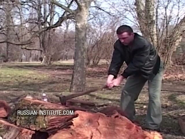 Russian Institute: Sodomie en plein air avec une ado magnifique