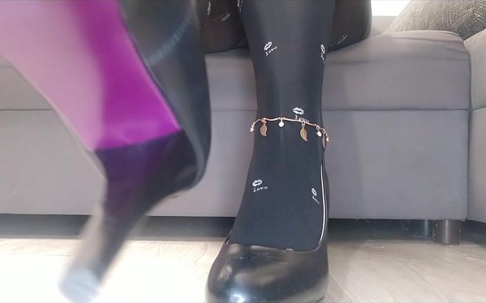 Monica Nylon: Fötter fetisch, svart nylon och höga klackar