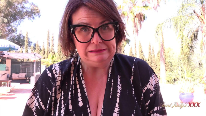 Aunt Judy's XXX: Auntjudysxxx - Jojo, ta sexologue à forte poitrine sait ce dont vous...