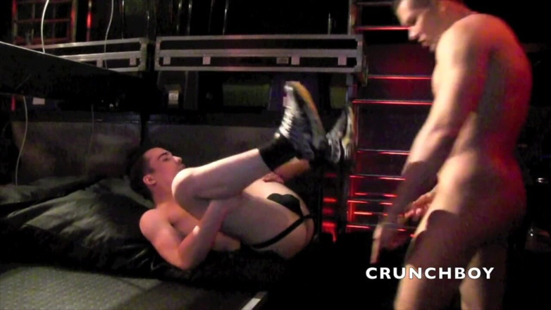 Crunch Boy: Cadela fodida em jockstrap por Jordan Fox