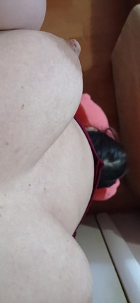 Je lèche la chatte de ma copine enceinte