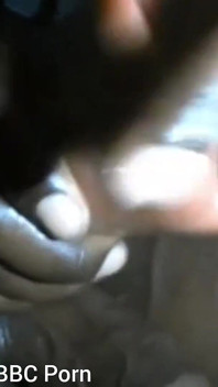 Complaciendo mi gran polla dura con una muñeca de antorcha de coño falsa