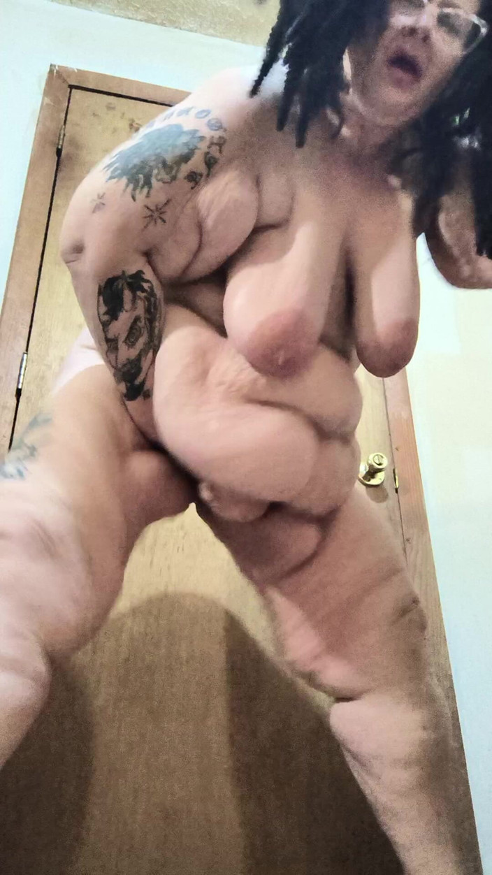 HerculesnVENUS: Je to stříkání ve vaně, když šuká svou krabičku, kape jí...