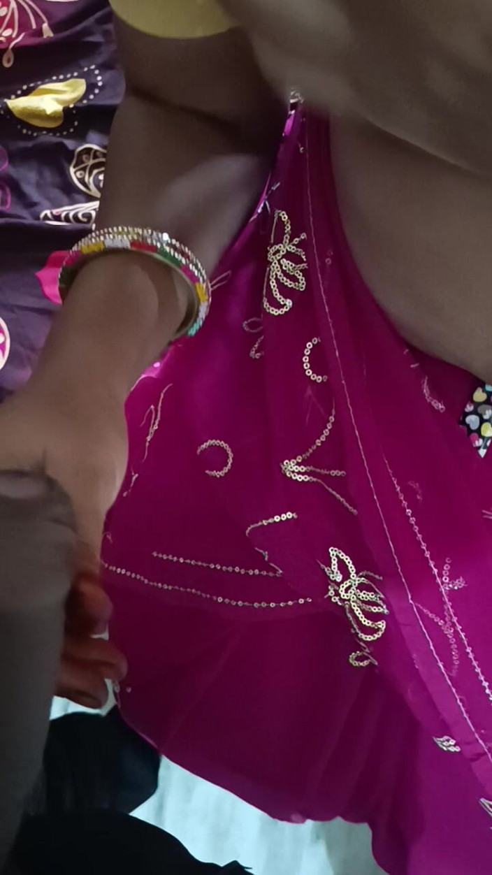 Desigirlsiri: Desi mooie Indische tante neukt met baas Telugu-stem