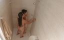 Kanu Eel: Prins făcând sex lesbian cu fiica vitregă excitată la duș