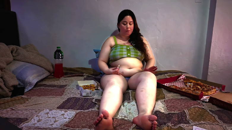 Nicole Passat: Nicole Baculatá Pizza Břicho Nádivka