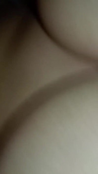 Morena tetona está muy cachonda y necesita su dosis diaria de sexo