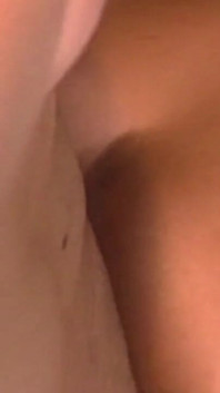 Blonde MILF reitet wild zum orgasmus