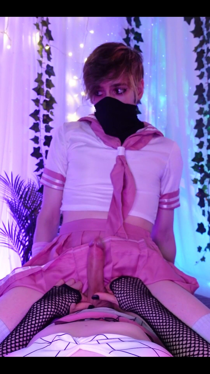 Trappybae: Lala를 타고 있는 귀여운 아돌포