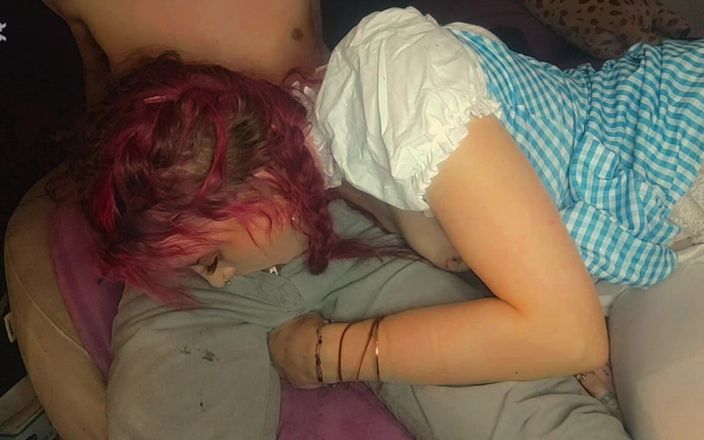 Moondrugz: Dorothy folgt der gelben Ziegelstraße zu einem harten köstlichen schwanz,...