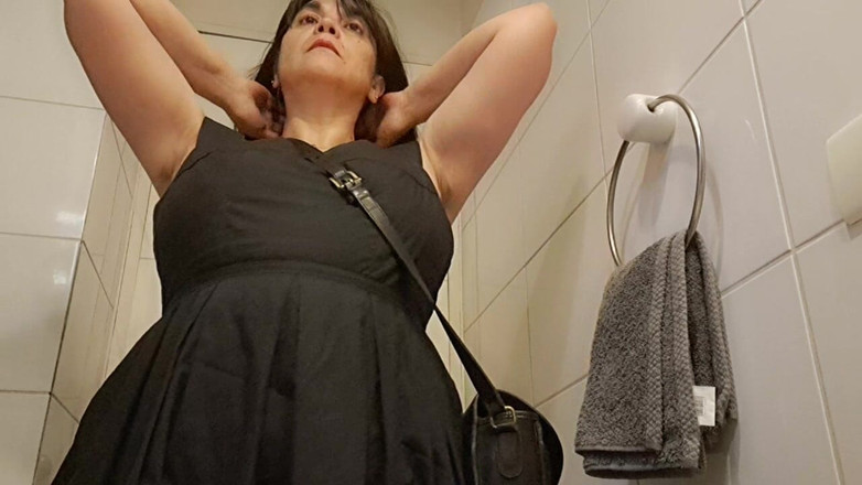 Mommy big hairy pussy: Harig poesje stokt un toilet neuken grote lul stiefmoeder