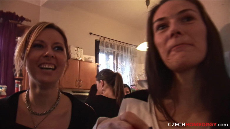 Czech Home Orgy: Orgia domestica ceca 3 - Parte 1: orgia domestica con una donna incinta