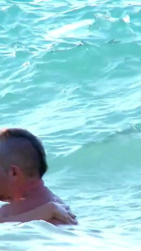 Nadržená hubená teenagerka Megan tajně ošukaná nevlastním bratrem na pláži