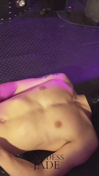 완벽한 털이 무성한 보지에서 마지막 주스를 짜내는 좋은 소년