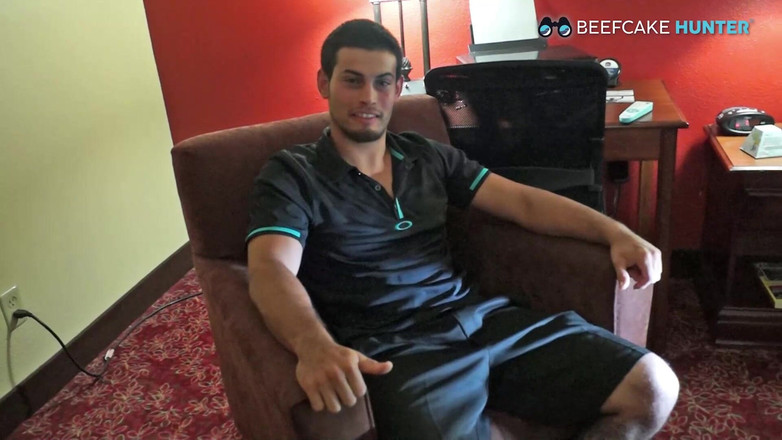 Beefcake Hunter: Kouření Macho s nohama fotbalisty