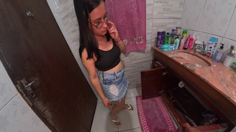 Casalpimenta: Housewife Without Underwear Seduces Plumber While He's Fixing the Sink