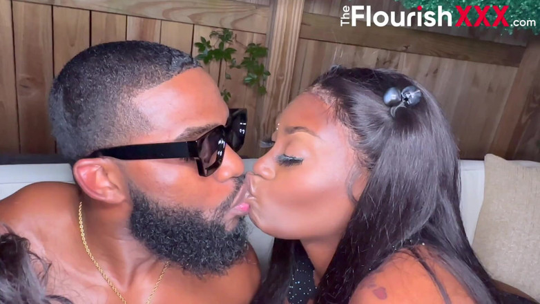 The Flourish XXX: Threesome tengah malam: tenggorokan mematikan dan pijatbyblack dan dee lusion