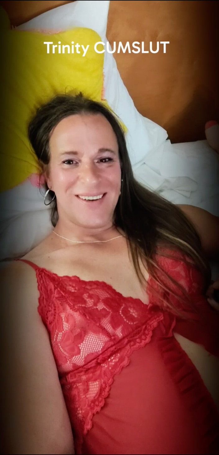 Trin luvs cum: Trinity cumslut मुझे खिलाती है