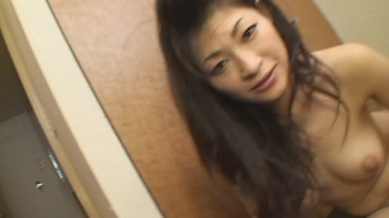 Asian Girls Entertainment: Nadržená japonská MILFka jezdí na vztyčené klobáse svého milence