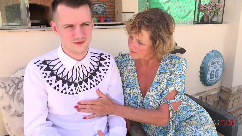 Aunt Judy's XXX: AuntjudysXXX - procace matura cougar signora Moly seduce il barista del...
