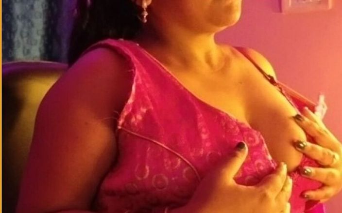 Hot desi girl: Sexy Hot Desi Lady otevírá své oblečení a ukazuje její...