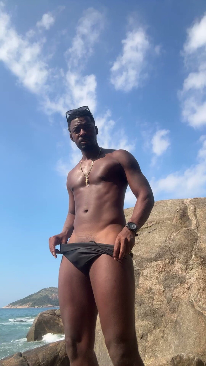 Marlon Costa Official: Pisciare sulla spiaggia, cazzo duro della BBC