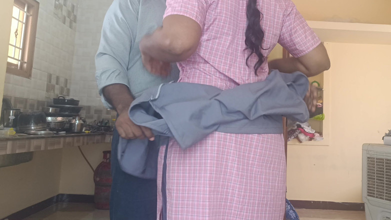 Ilakkiya: स्कूल का छात्र और शिक्षक डॉगी स्टाइल चुदाई का मजा ले रहे हैं