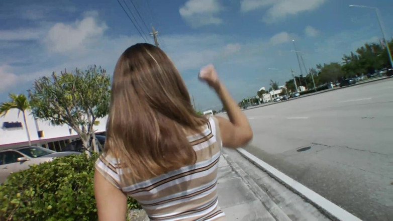 Fuck And Go: Elle se fait chevaucher par un inconnu parfait et elle...