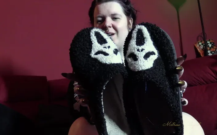 Mxtress Valleycat: Sweaty Slippers JOI