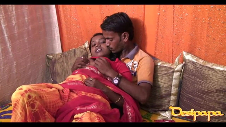 Desi Papa: Genuíno casal indiano Sonia &amp;Raja tentadora fodendo