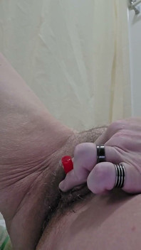 Cripplefreak4u เล่นกับเครื่องเย็ดและสายสวนโคลสอัพ