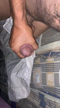 Kız arkadaşım izlerken yatakta mastürbasyon yapıyor
