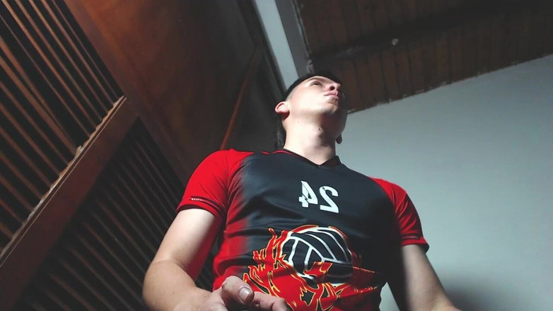 Icyhot707: Мастурбировать и показывать свой член вблизи снизу очень чувственно