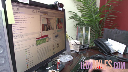 Iluvmilfs: Brunetka z dużymi piersiami dostaje spust na twarzy
