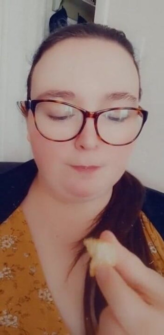 SSBBWLadyBrads: 이 도넛을 먹고 있어