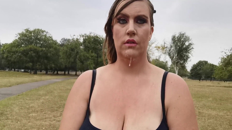 CumslutJayne: Tante semok inggris dengan toket besar lagi asik ngocok kontol...