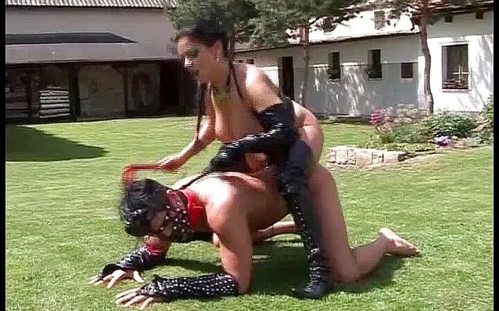 Bizzarre X: Bizzarre sex outdoor!